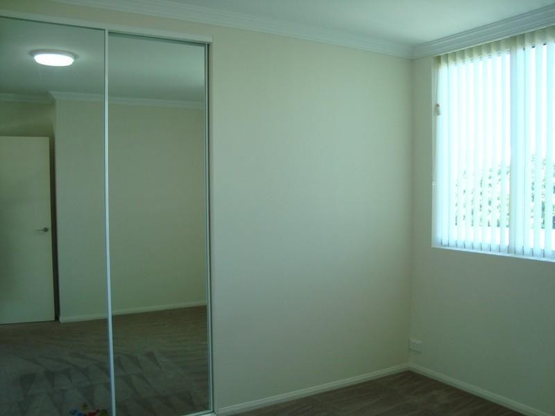 8/5 Aruma Street, Chevron Island QLD 4217