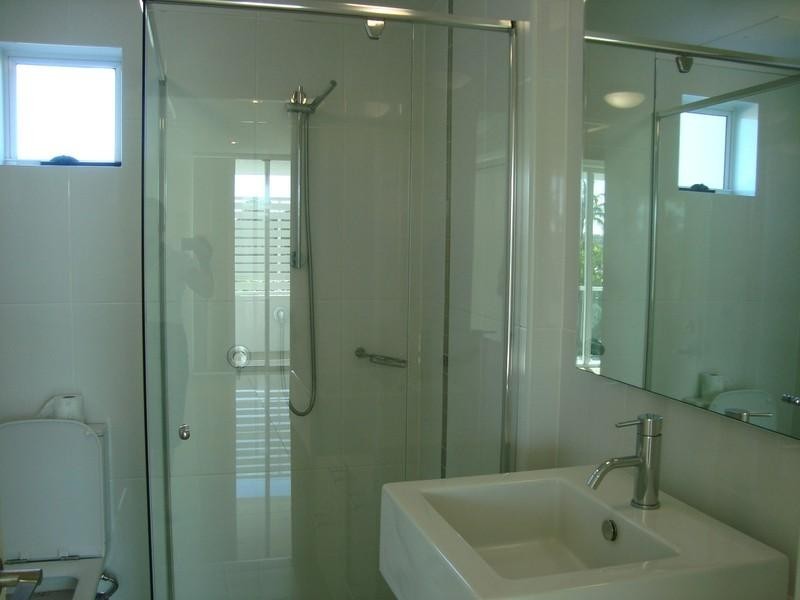 8/5 Aruma Street, Chevron Island QLD 4217