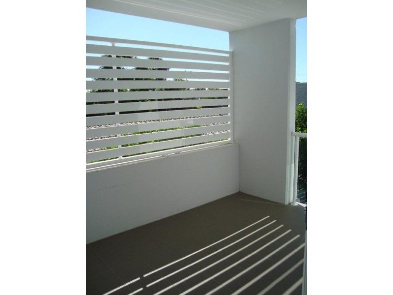 8/5 Aruma Street, Chevron Island QLD 4217