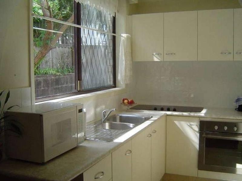 2/11 Jubilee Avenue, Broadbeach QLD 4218