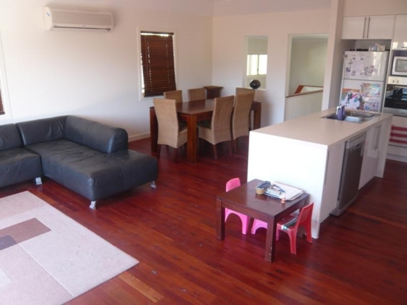 26 Sunbrite Avenue, Mermaid Beach QLD 4218