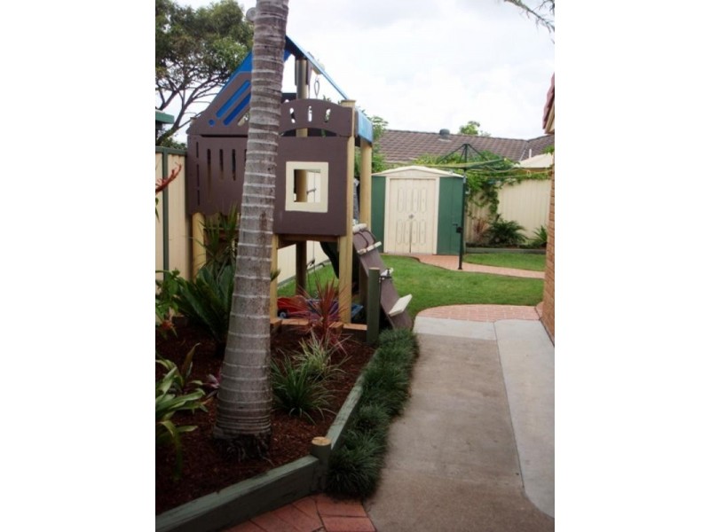 10 Cumberland Drive, Varsity Lakes QLD 4227