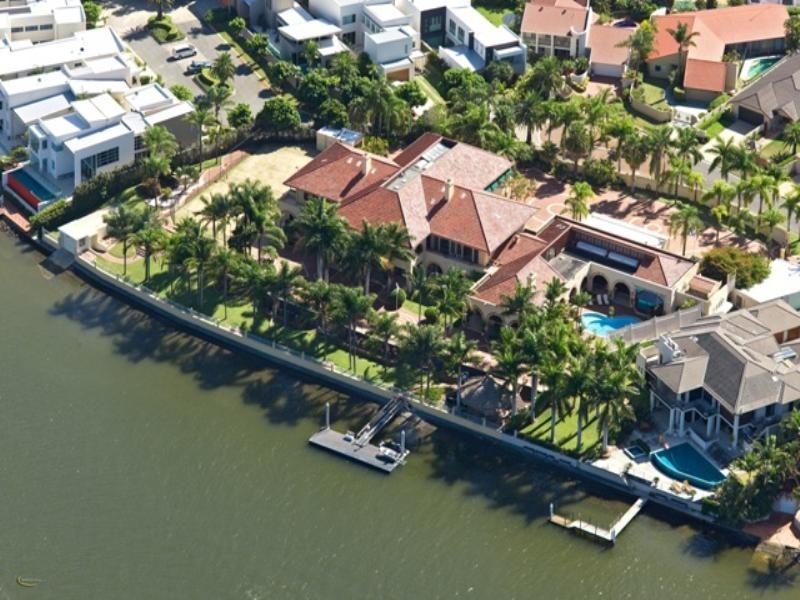 ‘Bartinon’ Marseille Court, Sorrento QLD 4217