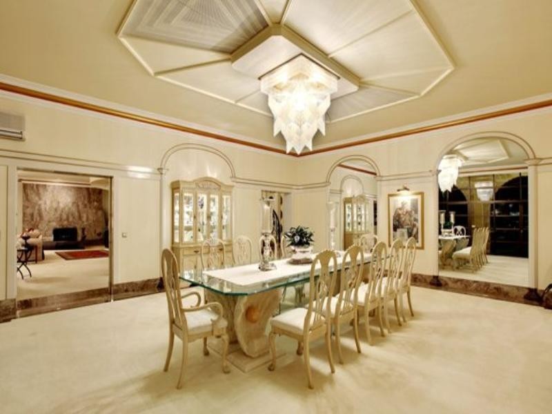 ‘Bartinon’ Marseille Court, Sorrento QLD 4217