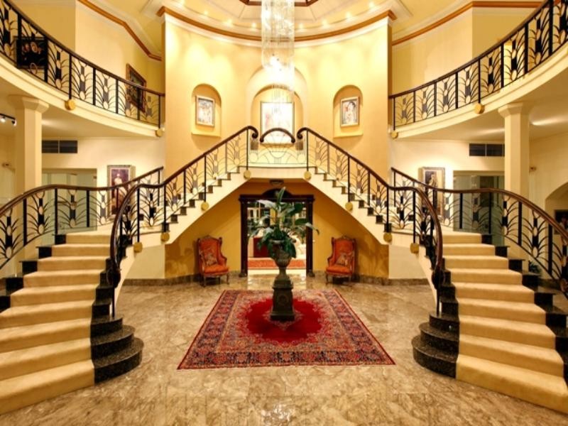 ‘Bartinon’ Marseille Court, Sorrento QLD 4217