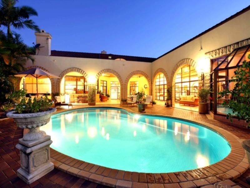 ‘Bartinon’ Marseille Court, Sorrento QLD 4217