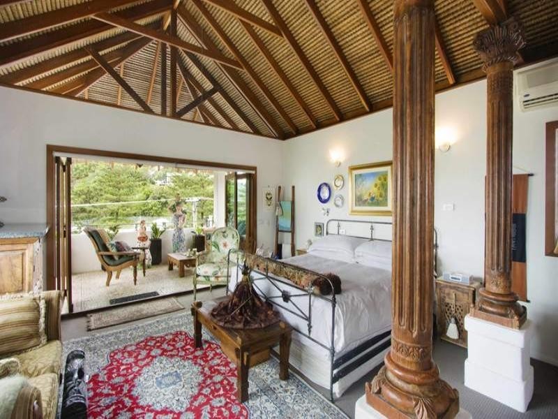 9 Hythe Street, Miami QLD 4220