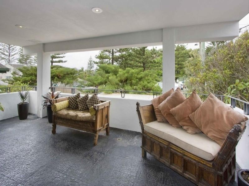 9 Hythe Street, Miami QLD 4220