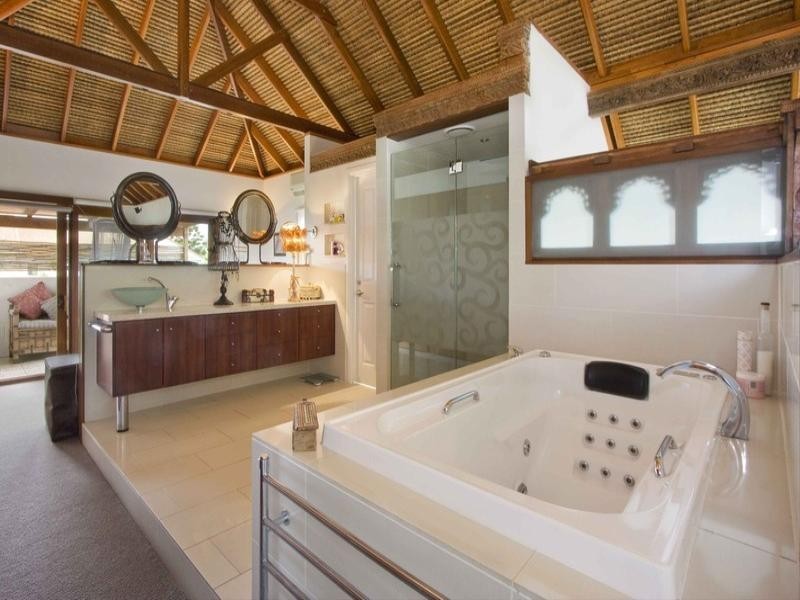 9 Hythe Street, Miami QLD 4220