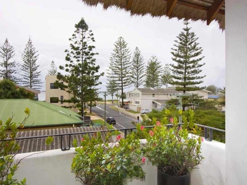 9 Hythe Street, Miami QLD 4220