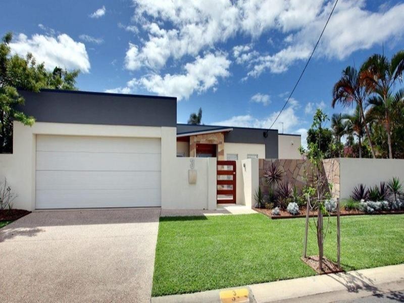 3 Meredith Drive, Broadbeach Waters QLD 4218