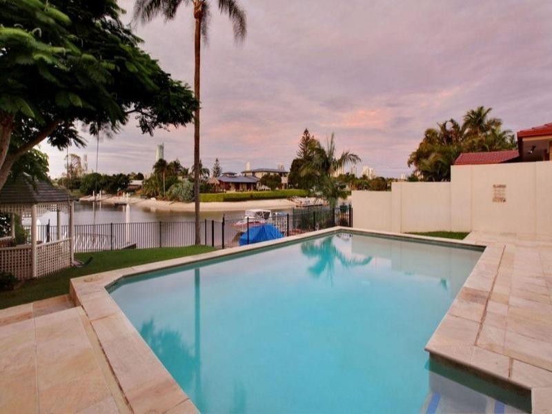 3 Meredith Drive, Broadbeach Waters QLD 4218