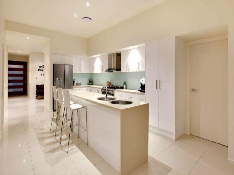 3 Meredith Drive, Broadbeach Waters QLD 4218