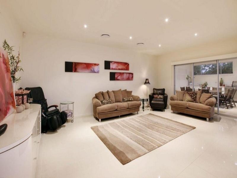 3 Meredith Drive, Broadbeach Waters QLD 4218