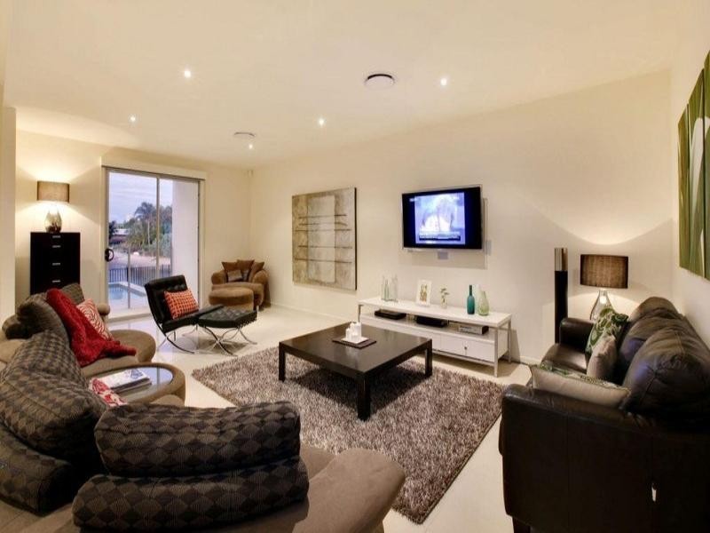 3 Meredith Drive, Broadbeach Waters QLD 4218