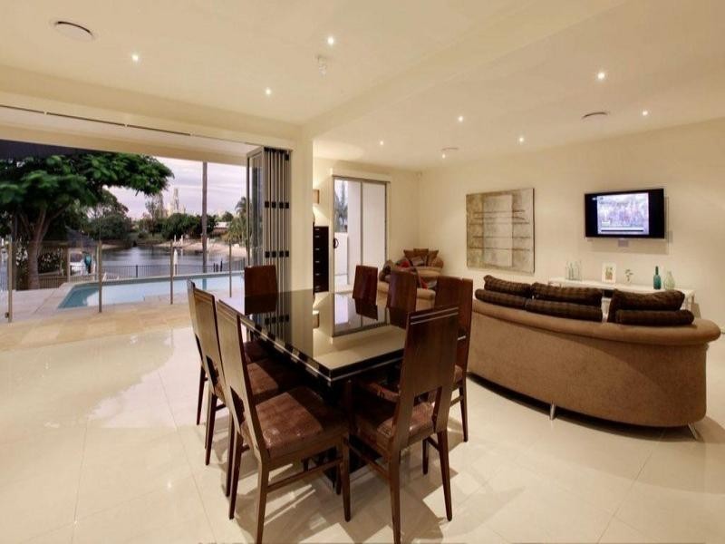 3 Meredith Drive, Broadbeach Waters QLD 4218