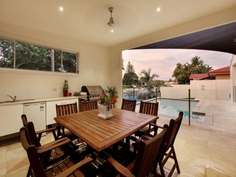 3 Meredith Drive, Broadbeach Waters QLD 4218