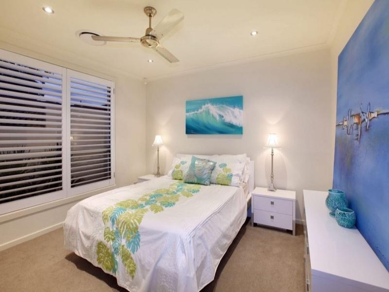 3 Meredith Drive, Broadbeach Waters QLD 4218