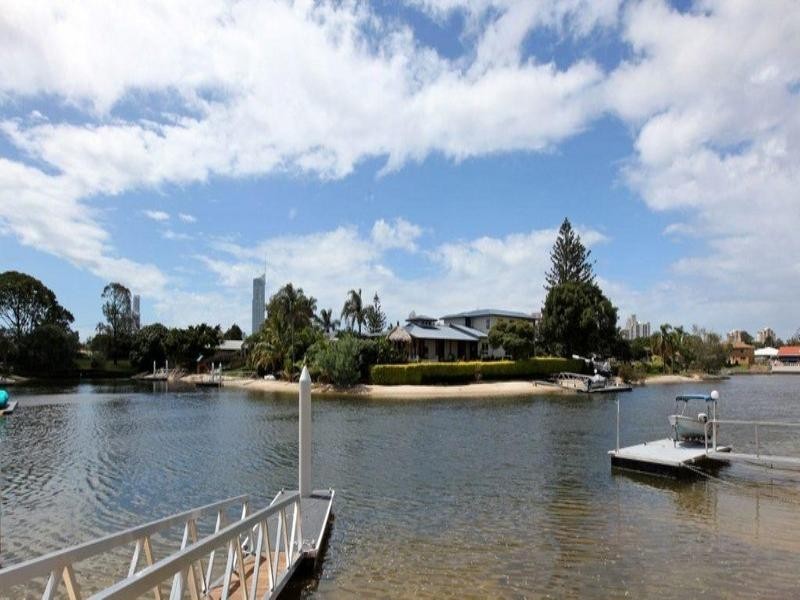 3 Meredith Drive, Broadbeach Waters QLD 4218