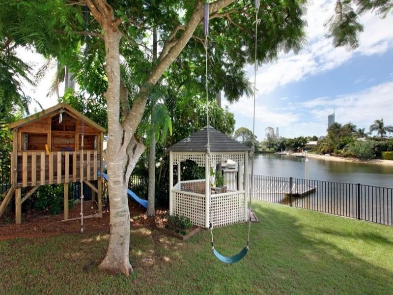 3 Meredith Drive, Broadbeach Waters QLD 4218