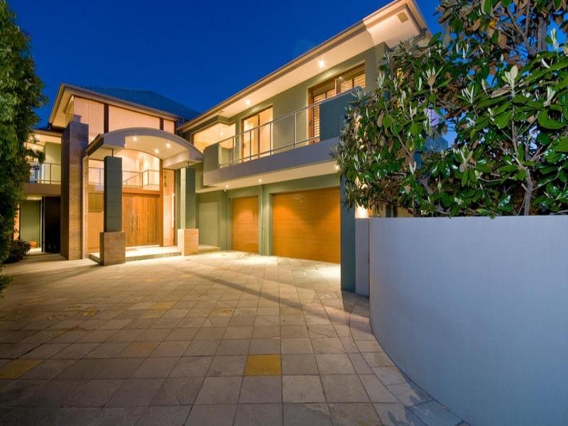 813 Legend Trail, Robina QLD 4226