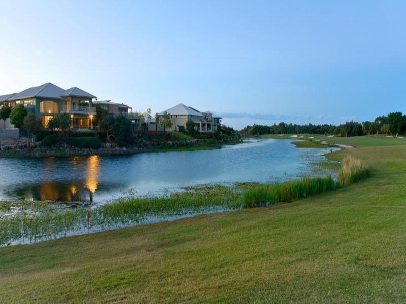 813 Legend Trail, Robina QLD 4226