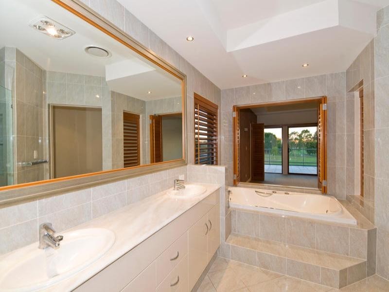 813 Legend Trail, Robina QLD 4226