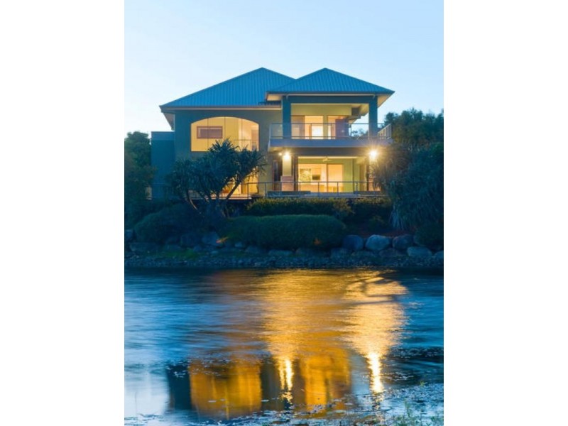 813 Legend Trail, Robina QLD 4226