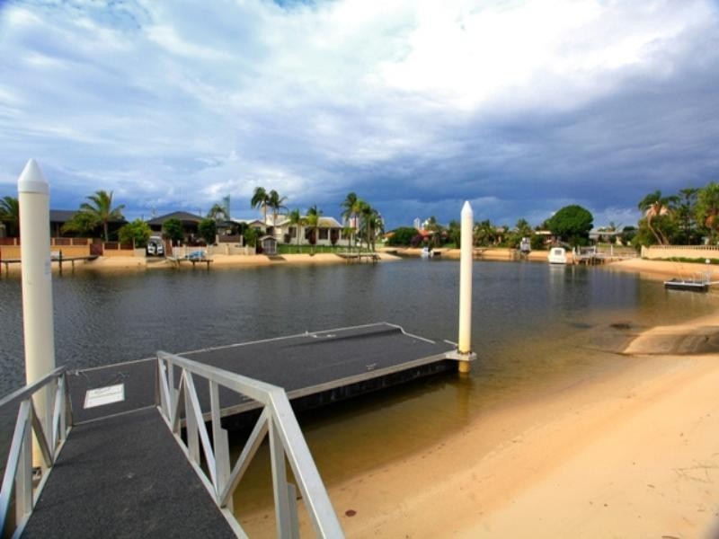 85 T E Peters Drive, Broadbeach Waters QLD 4218