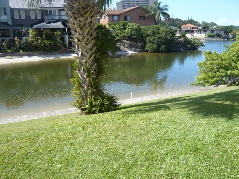 3/10 Havana Key, Broadbeach Waters QLD 4218