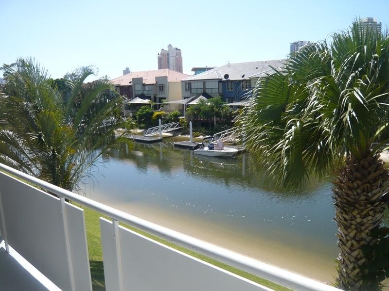 3/10 Havana Key, Broadbeach Waters QLD 4218