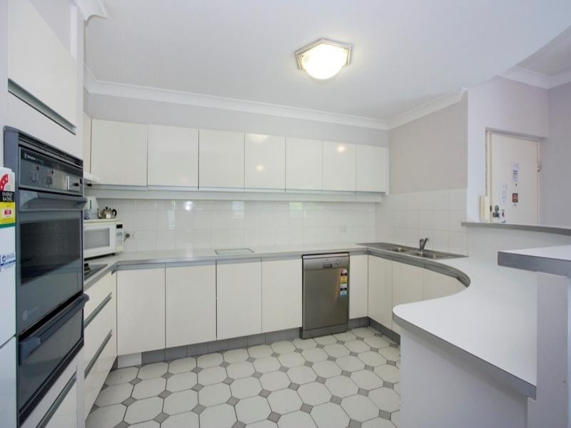 Broadbeach Waters QLD 4218