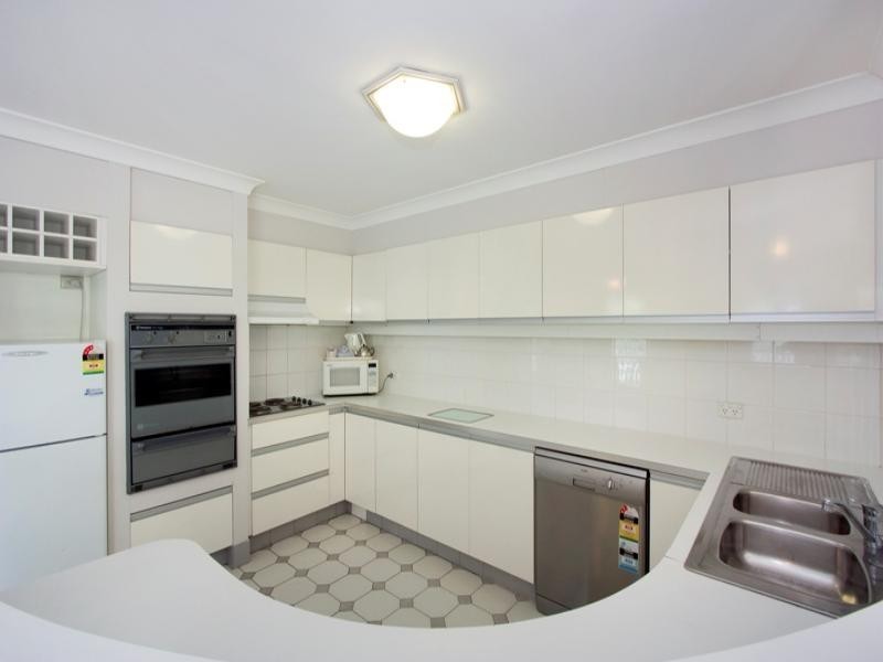 Broadbeach Waters QLD 4218