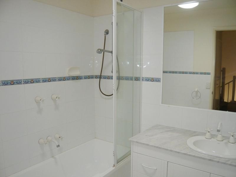 2/125 Santa Cruz Boulevard, Broadbeach Waters QLD 4218