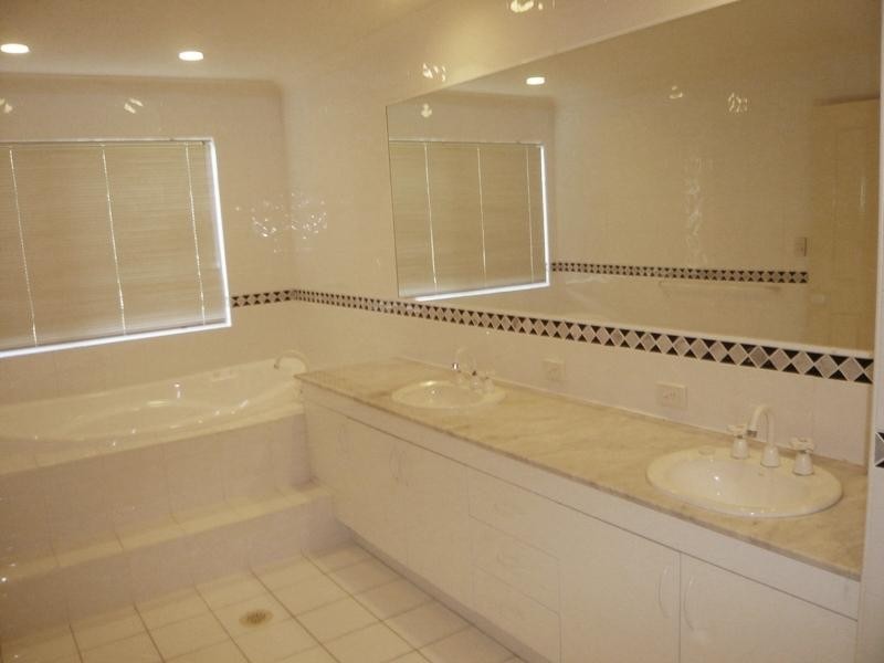 2/125 Santa Cruz Boulevard, Broadbeach Waters QLD 4218