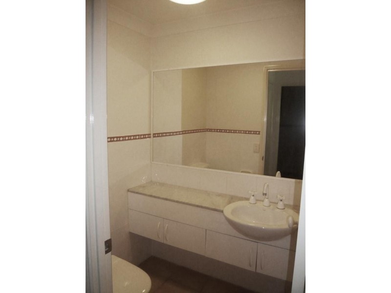 2/125 Santa Cruz Boulevard, Broadbeach Waters QLD 4218