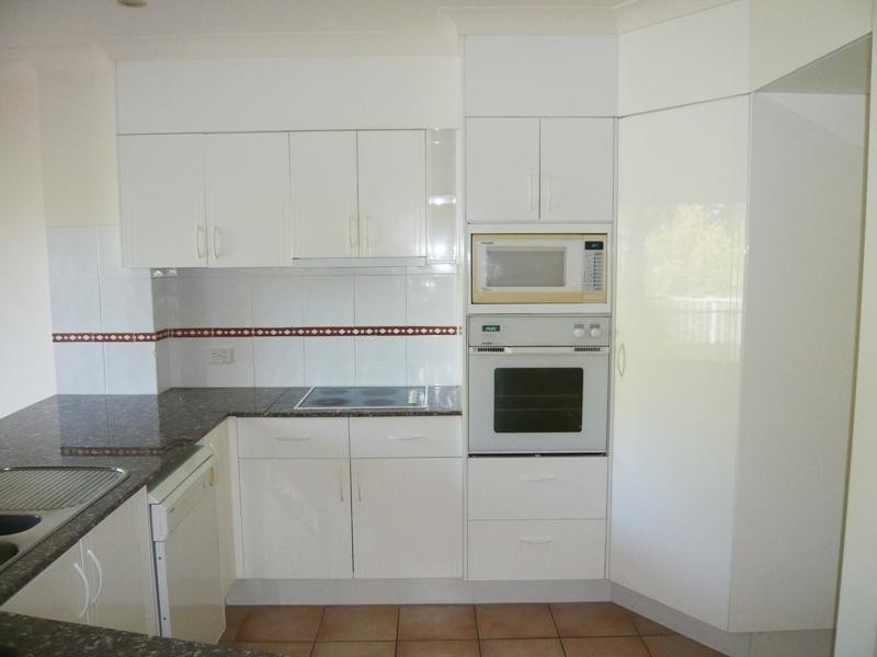 2/125 Santa Cruz Boulevard, Broadbeach Waters QLD 4218