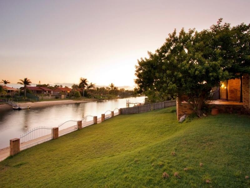 22 Kurrawa Avenue, Mermaid Waters QLD 4218