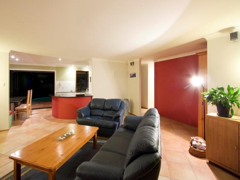 22 Kurrawa Avenue, Mermaid Waters QLD 4218