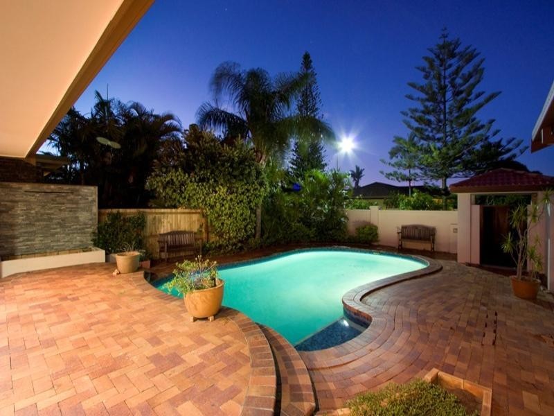 22 Kurrawa Avenue, Mermaid Waters QLD 4218