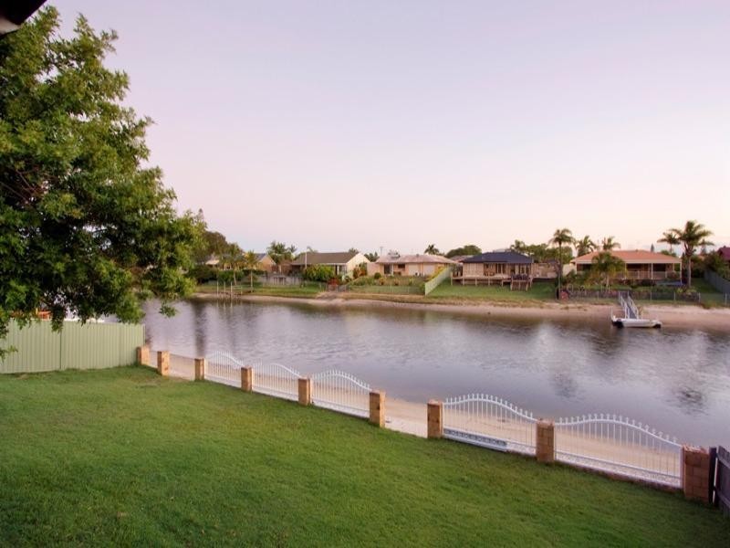 22 Kurrawa Avenue, Mermaid Waters QLD 4218