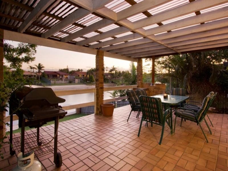 22 Kurrawa Avenue, Mermaid Waters QLD 4218