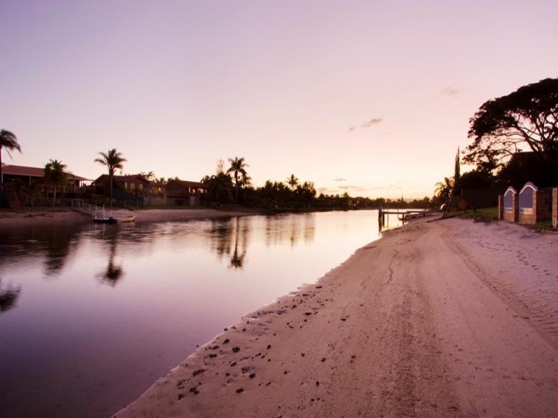 22 Kurrawa Avenue, Mermaid Waters QLD 4218