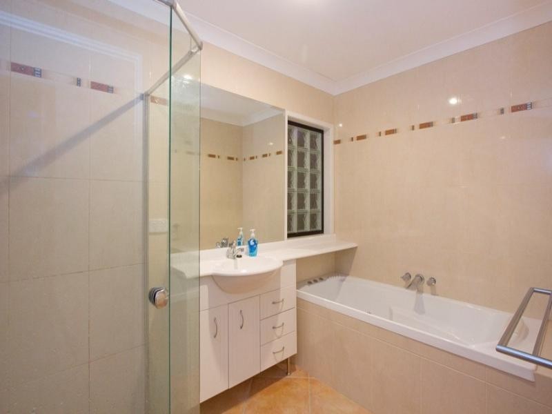 22 Kurrawa Avenue, Mermaid Waters QLD 4218