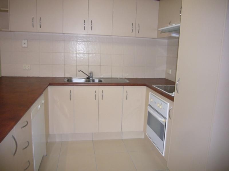 2/3 Kingia Court, West Burleigh QLD 4219