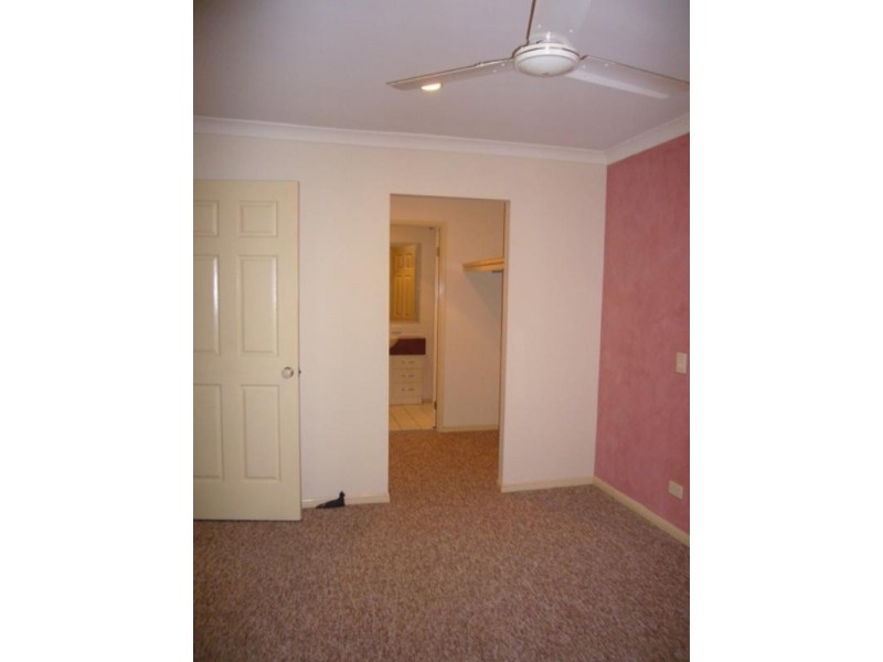 2/3 Kingia Court, West Burleigh QLD 4219