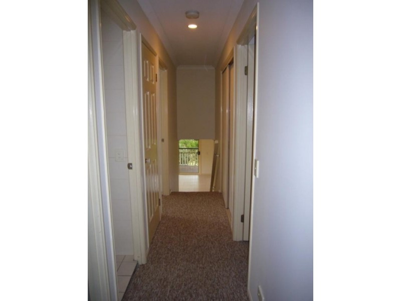 2/3 Kingia Court, West Burleigh QLD 4219