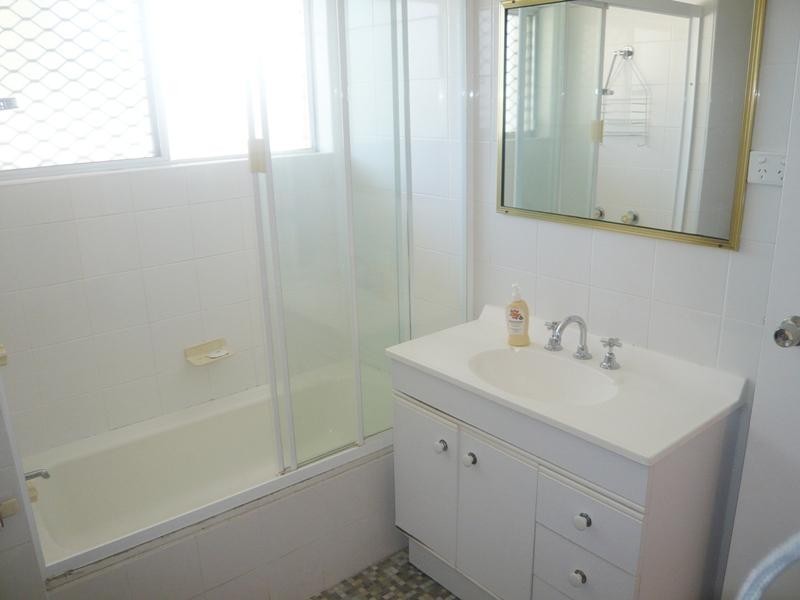 18/171 Old Burleigh Road, Broadbeach QLD 4218