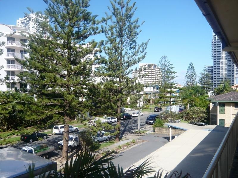 18/171 Old Burleigh Road, Broadbeach QLD 4218