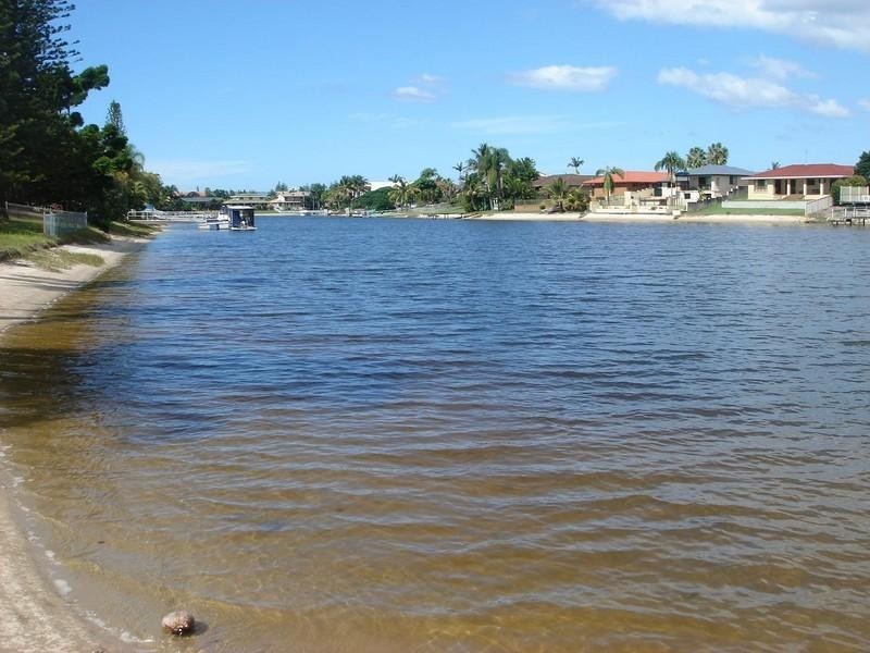 84 Markeri Street, Mermaid Waters QLD 4218